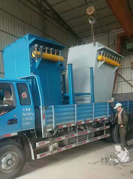 又有兩臺單機除塵器正在裝車(chē)發(fā)往山東
